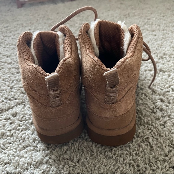 Ugg KIDS Highland Hi Heritage Boots in Chestnut Hiking Outdoors Fall School Sz 4 - Picture 8 of 11